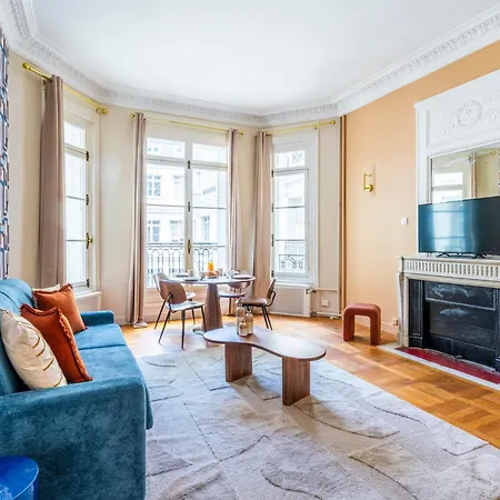 Elegant - Proche Arc De Triomphe